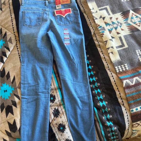 New Levi's Jeans - Picture 3 of 4